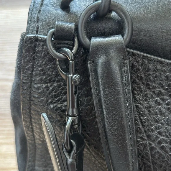 Coach Elegant Black Leather Shoulder Bag - Picture 9 of 16